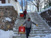 Ardahan'da Ögrenciler Depremzedeler Için Varillerden Soba Yapiyor Haberi