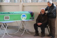 Depremde Hayatini Kaybeden Ayni Aileden 3 Kisi Sakarya'da Defnedildi