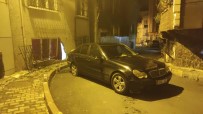 Fatih'te El Freni Çekilmeyen Otomobil Çarptigi Evin Duvarini Yikti