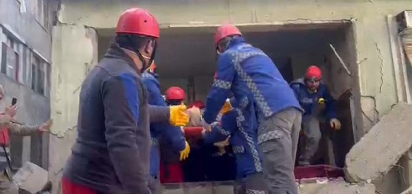 72 yaşındaki Nuray Preniç 178’inci saatte kurtarıldı