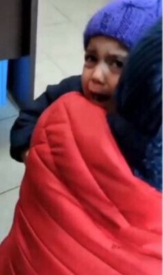 Ailesinden sağ kalan tek evladıyla buluştu: Yürekleri yakan kavuşma