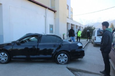 Gaziantep'te depremde yaralanan çocuğunu hurda araçla hastaneye getirdi