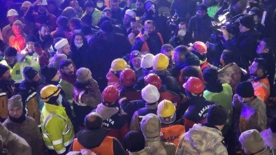 Naime Abla Asrin Felaketinde Umudun Adi Oldu, 165. Saatte Enkazdan Kurtarildi