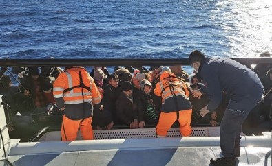 Yunan Unsurlarinca Ölüme Terk Edilen 42 Kaçak Göçmen Kurtarildi
