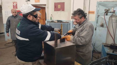 Afyonkarahisar'da Meslek Liseleri Depremzedeler Için Üretiyor