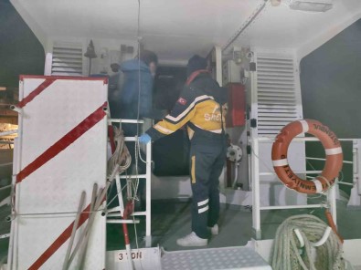 Çanakkale Bogazi'nda Gemide Rahatsizlanan Personel Kiyi Emniyeti Ekiplerince Tahliye Edildi