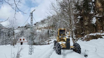 Dogu Karadeniz'de Kar Nedeniyle 567 Köy Ve Mahalle Yolu Ulasima Kapandi