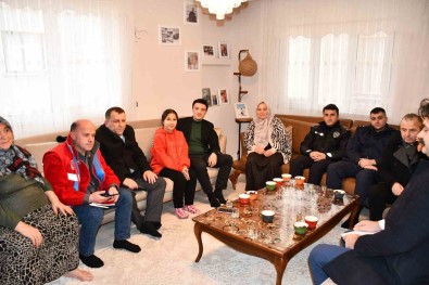 Kaymakam Yilmaz Açiklamasi 'Depremzedelerin Yanindayiz'