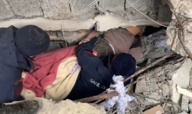 Sahil Güvenlik Ekipleri 274 Vatandasi Enkazdan Sag Kurtardi