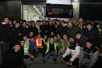 Ümraniye'de 180 Tirlik Yardim Malzemesini Ari Gibi Çalisan Gençler Hazirladi