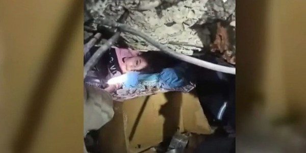 Dünya yaşananlara şaşkın! Mucize kurtuluşlar devam ediyor: Enkazdan yürüyerek çıktı