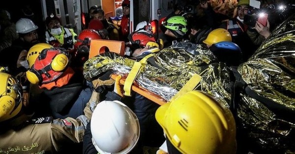 Dünya yaşananlara şaşkın! Mucize kurtuluşlar devam ediyor: Enkazdan yürüyerek çıktı