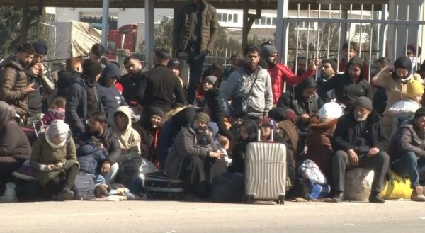Suriyeliler yakınlarını görmek için ülkelerine gitmeye başladı