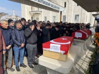 Depremde Hayatini Kaybeden Cemal Kütahya Ve Oglu Çinar'a Aci Veda