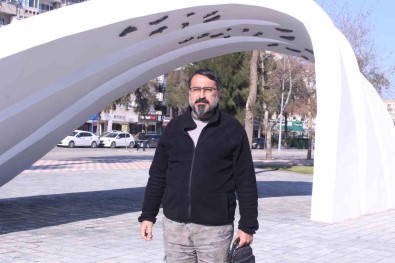 Depremzede Baba Yüreklere Umut Olmak Için Yollara Düstü