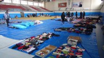 Kapali Spor Salonu Depremzedeler Için 'Sosyal Markete' Dönüstürüldü Haberi