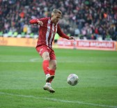 Sivassporlu Samu Saiz, Depremzedelere 550 Bin TL Bagisladi