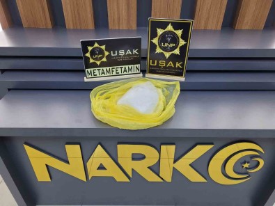 Usak'ta Uyusturucu Saticisi 2 Kisi Tutuklandi