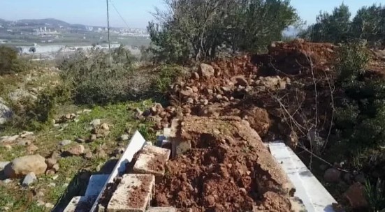 Gaziantep'te deprem bir köye ortadan ikiye böldü