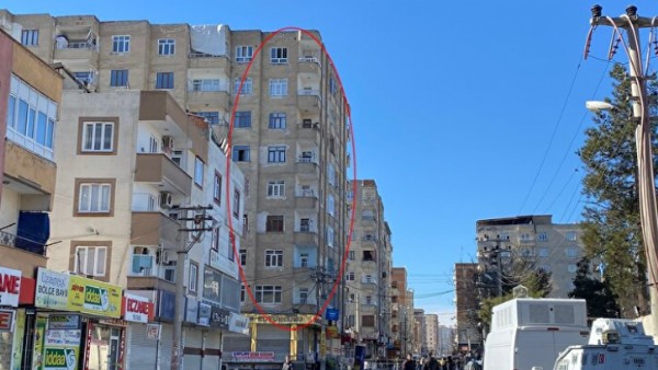 Diyarbakır'da çökme tehlikesi: 9 katlı binanın olduğu cadde kapatıldı
