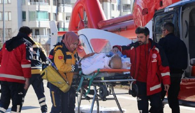 Adıyaman’dan 2 hasta ambulans helikopterlerle Diyarbakır’a getirildi