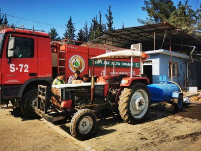 Deprem Bölgesinde Bulunan 'Ates Savasçilari' Afetzedelere Su Tasiyor