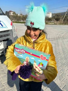 Depremzede Çocuklarin Oyuncak Mutlulugu