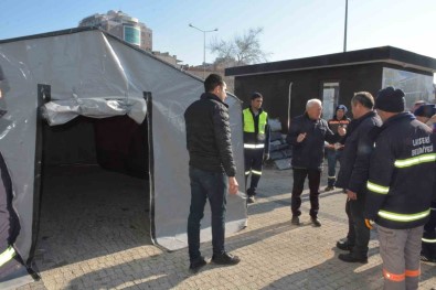 Lapseki Belediyesi Deprem Bölgesine Deprem Çadiri, Mobil Tuvalet Ve Banyo Gönderdi