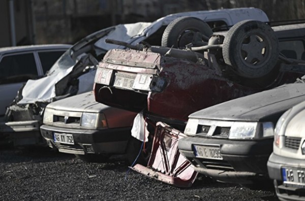 Enkaz otoparkı: Depremde hasar gören araçlar kaldırılıyor