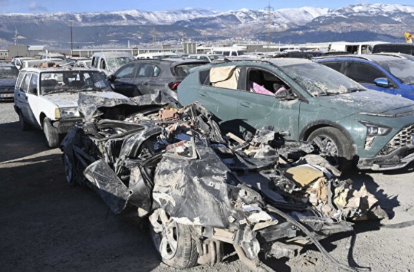Enkaz otoparkı: Depremde hasar gören araçlar kaldırılıyor