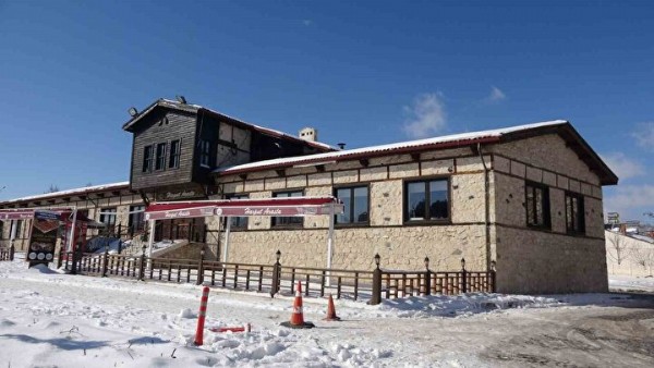 Üç büyük deprem gören mahalle görenleri şaşırtıyor: Tek taş bile düşmedi