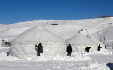 1071 Sultan Alparslan Otagi'ndaki Çadirlar Kahramanmaras Için Sökülüyor