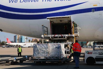 ABD'nin 2.5 Milyon Dolarlik Yardim Uçagi Adana'ya Indi