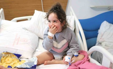 AFAD'in Kurtardigi Minik Derin, Gülüsüyle Yürekleri Isitiyor