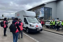 Arsenal'den Depremzedelere 2 Tir Yardim Malzemesi