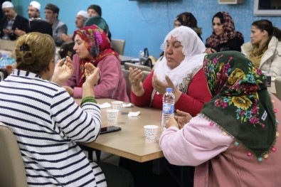 Bitlis'te Depremzedelere Yönelik Kandil Programi Düzenlendi