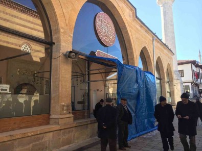 Kastamonu'da Depremlerde Hayatini Kaybedenler Için Giyabi Cenaze Namazi Kilindi