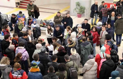 Samsun'dan 348 Saglikçi Deprem Bölgesinde Görev Yapti