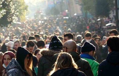 Türkiye'de Kadinlar Daha Mutlu