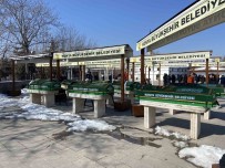 Yanginda Hayatini Kaybeden Suriye Uyruklu Depremzede Aile Konya'da Defnedildi