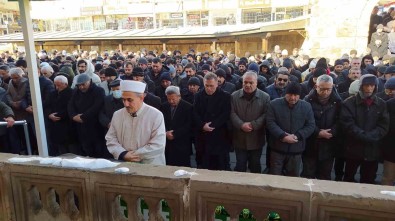 Yozgat'ta Depremlerde Hayatini Kaybedenler Için Giyabi Cenaze Namazi Kilindi