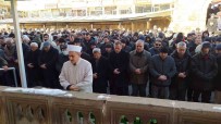 Yozgat'ta Depremlerde Hayatini Kaybedenler Için Giyabi Cenaze Namazi Kilindi Haberi