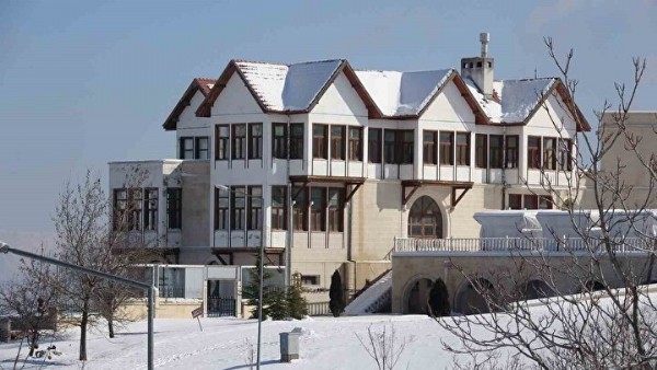 Üç büyük deprem gören mahalle görenleri şaşırtıyor: Tek taş bile düşmedi