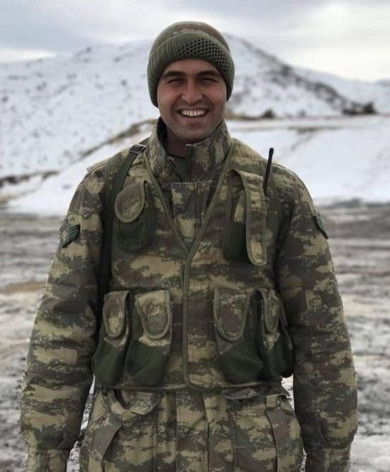 Afrin şehidi oğlunun kıyafetlerini depremzedelere gönderdi