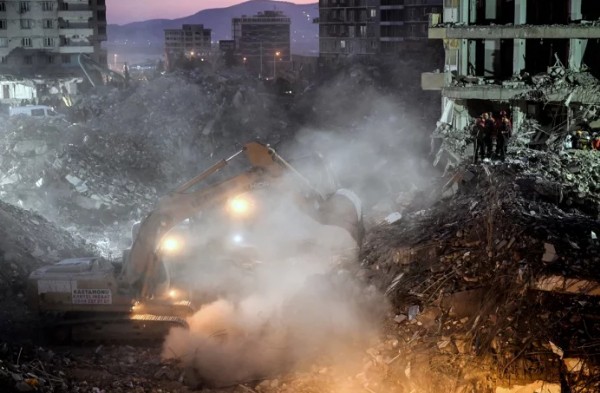 Deprem bölgesinde 100 milyon ton enkaz çıkacak