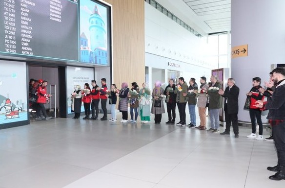 Arama Kurtarma ekipleri alkışlarla karşılandı