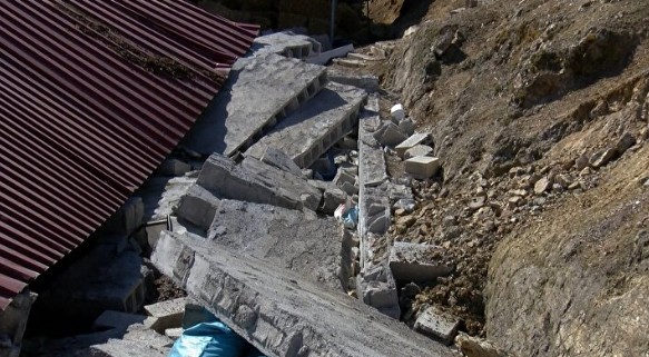 Fay hattı üzerindeki 55 haneli Kuyumcular köyünde depremden sonra 3 ev kaldı