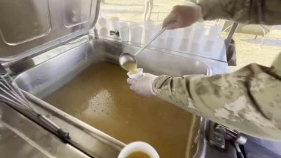 95'Inci Zirhli Tugayi Kahramanmaras'ta Çorba Dagitimina Devam Ediyor
