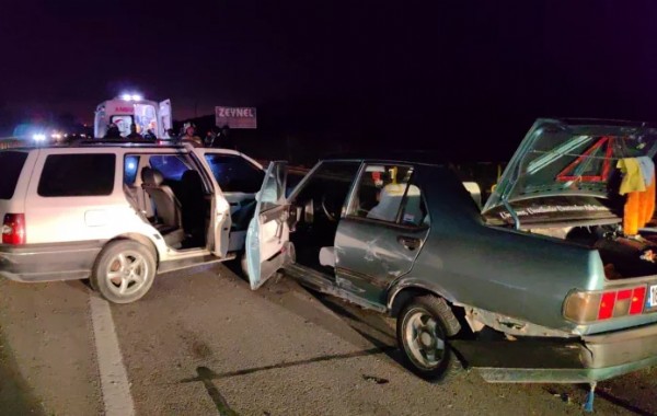 Bursa'da iki otomobilin çarpışması sonucu 6 kişi yaralandı