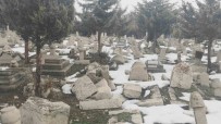 250 Yillik Tarihi Mezarligi Da Deprem Vurdu Haberi